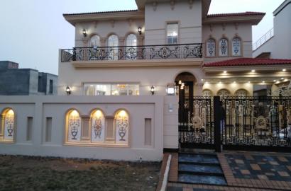 1Kanal Spanish Bungalow 4 years old DHA Phase 6