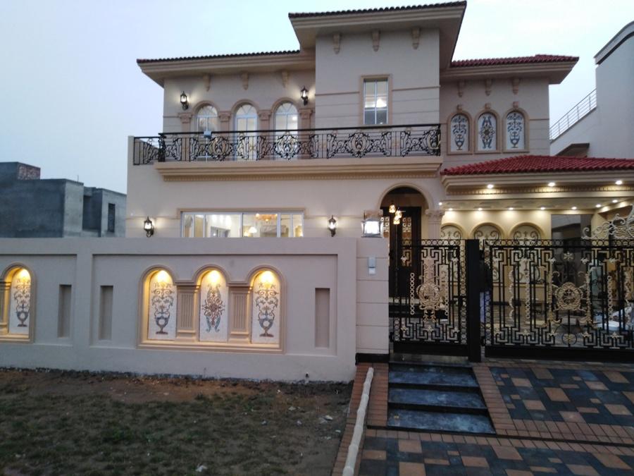 1Kanal Spanish Bungalow 4 years old DHA Phase 6