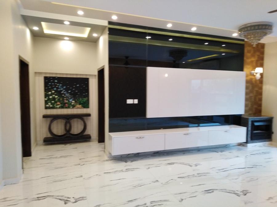 1Kanal Spanish Bungalow 4 years old DHA Phase 6