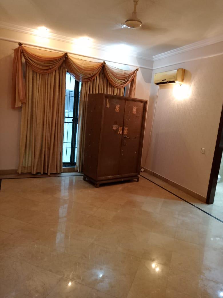 1 Kanal Bungalow for Sale in DHA Lahore PHASE 4