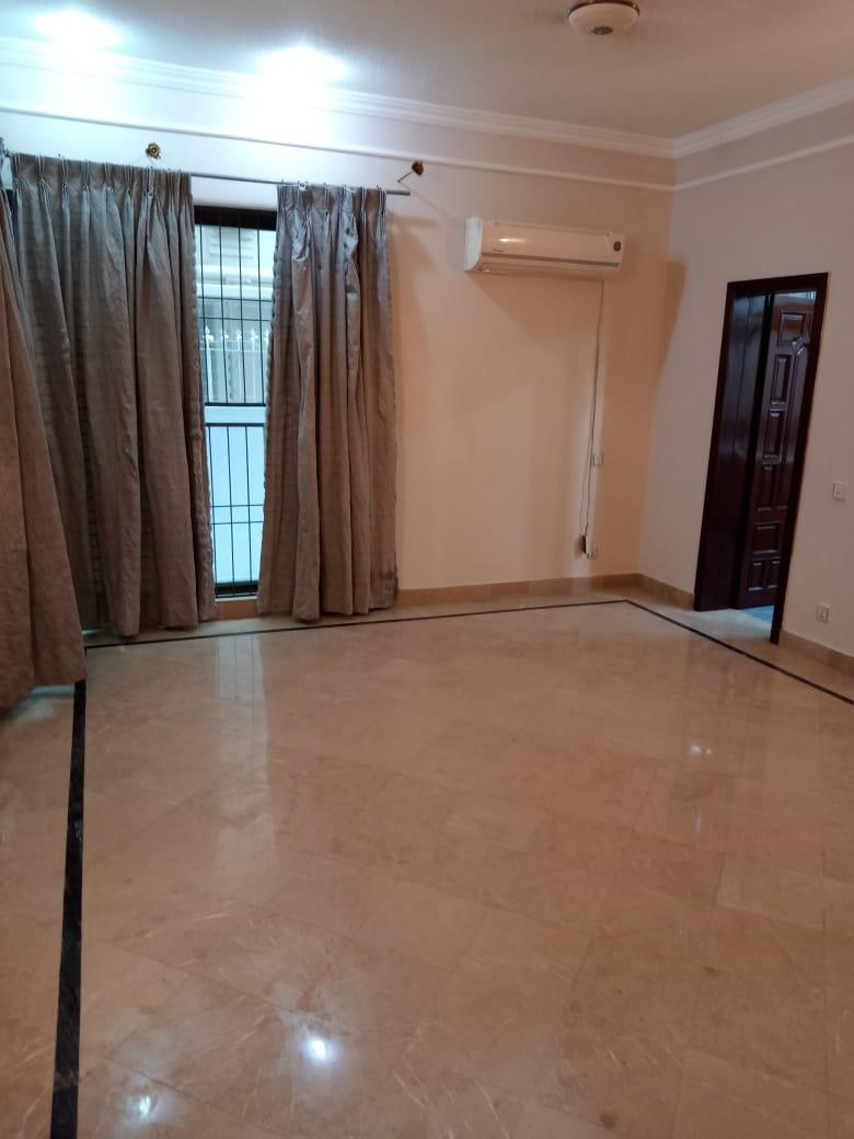 1 Kanal Bungalow for Sale in DHA Lahore PHASE 4