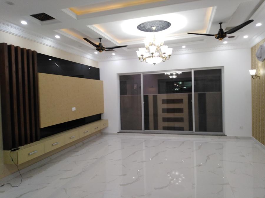 1Kanal Spanish Bungalow 4 years old DHA Phase 6