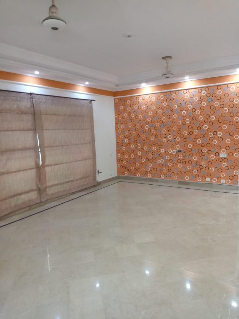 1 Kanal Bungalow for Sale in DHA Lahore PHASE 4