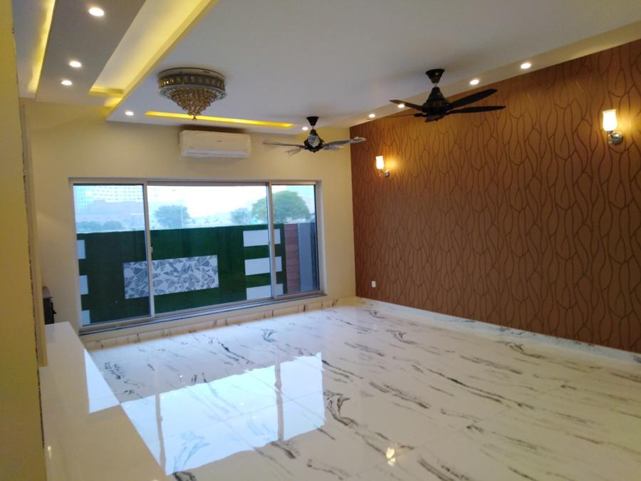1Kanal Spanish Bungalow 4 years old DHA Phase 6