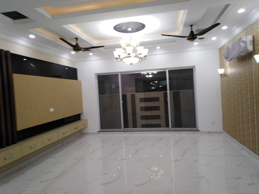 1Kanal Spanish Bungalow 4 years old DHA Phase 6