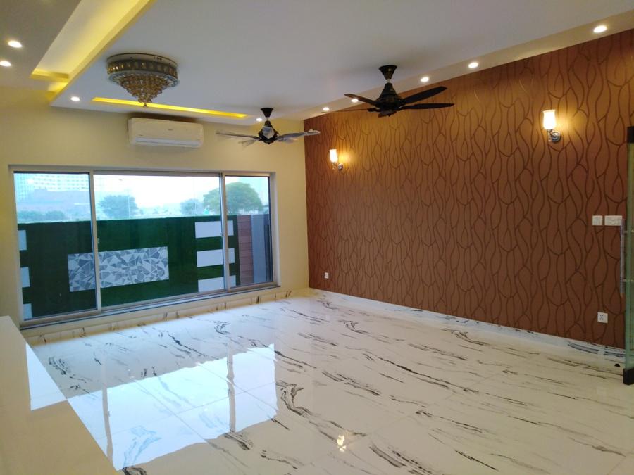 1Kanal Spanish Bungalow 4 years old DHA Phase 6
