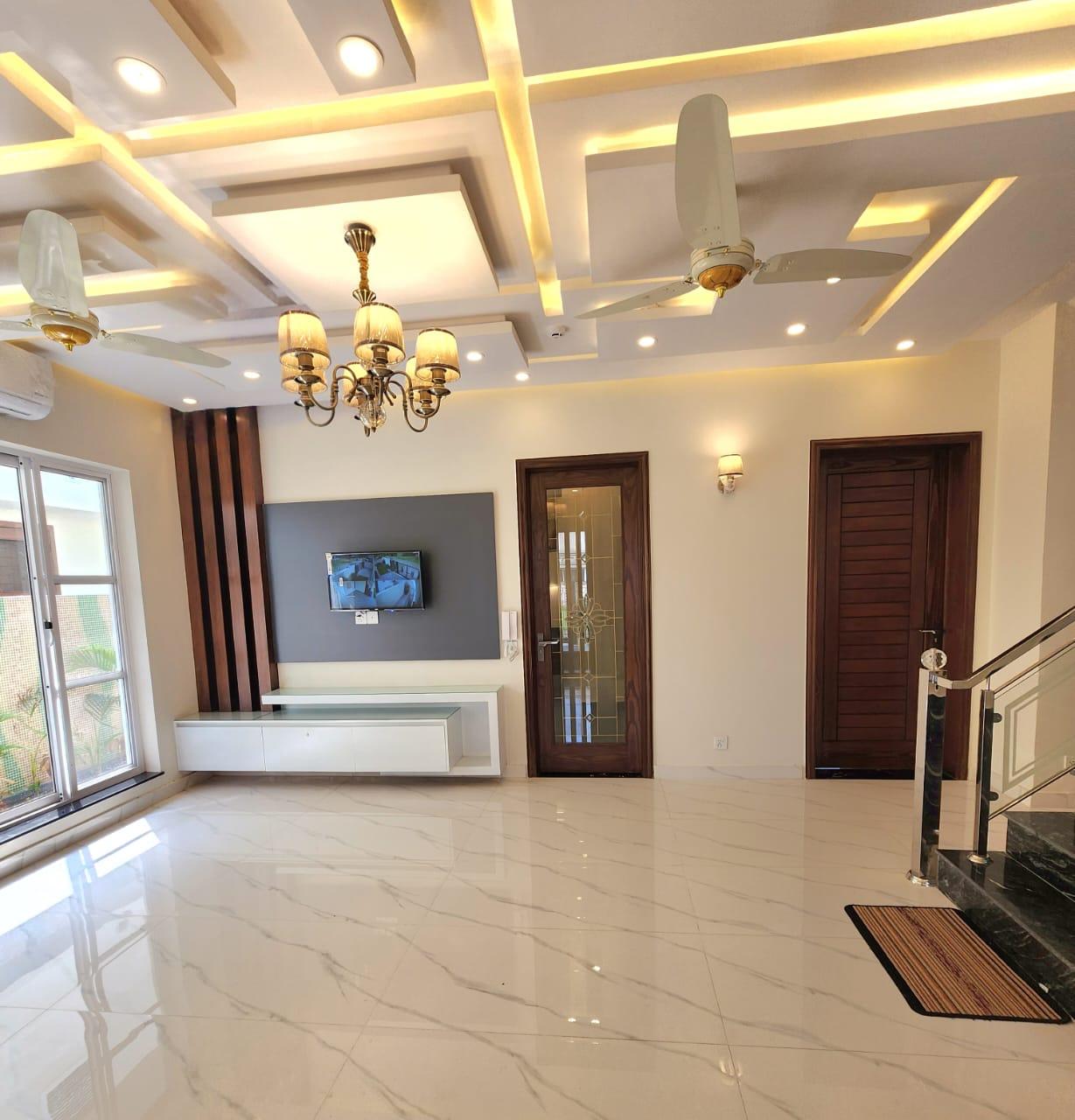 10 MARLA BUNGALOW FOR SALE IN DHA LAHORE PHASE 5