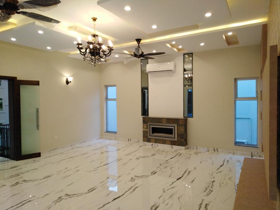1Kanal Spanish Bungalow 4 years old DHA Phase 6