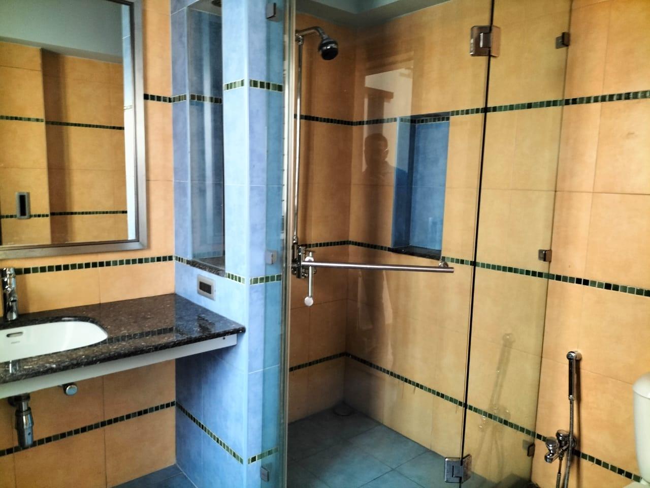 USED 1 KANAL BUNGALOW FOR SALE IN DHA LAHORE PHASE 3