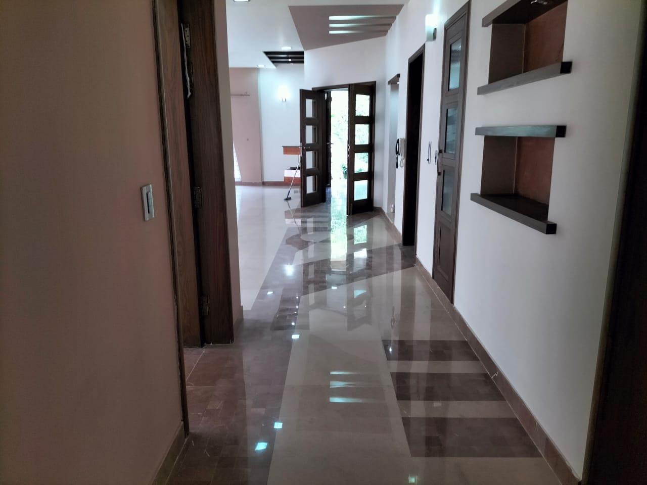 USED 1 KANAL BUNGALOW FOR SALE IN DHA LAHORE PHASE 3