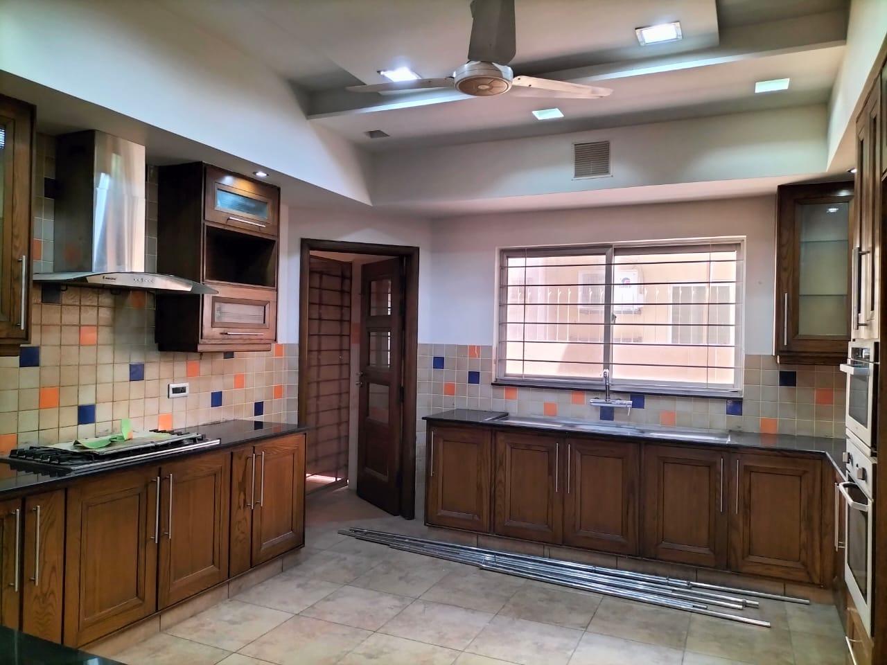 USED 1 KANAL BUNGALOW FOR SALE IN DHA LAHORE PHASE 3
