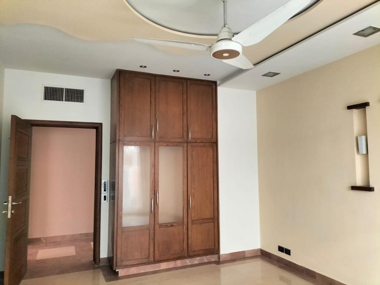 USED 1 KANAL BUNGALOW FOR SALE IN DHA LAHORE PHASE 3