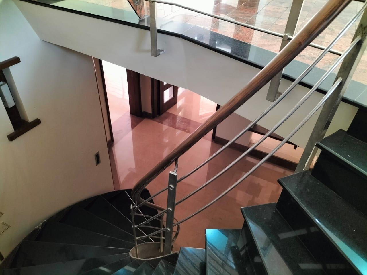 USED 1 KANAL BUNGALOW FOR SALE IN DHA LAHORE PHASE 3