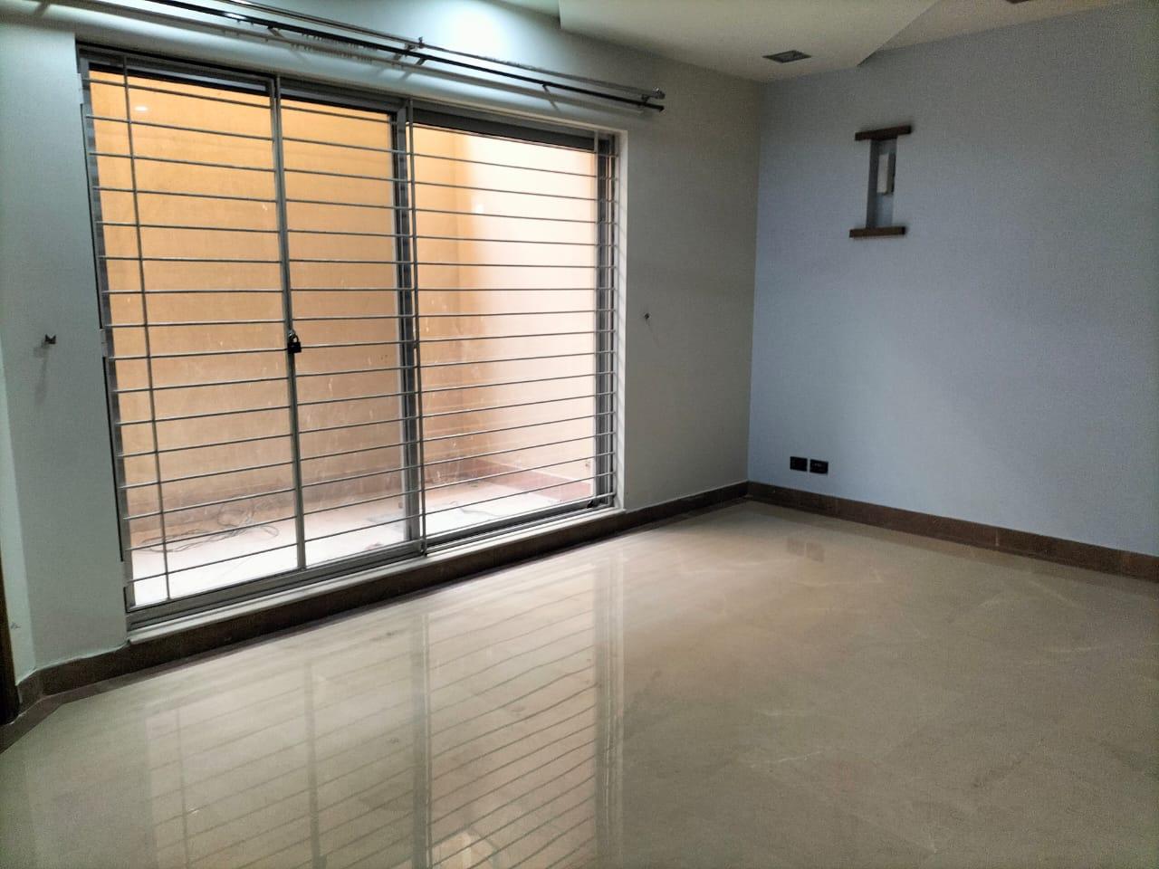 USED 1 KANAL BUNGALOW FOR SALE IN DHA LAHORE PHASE 3