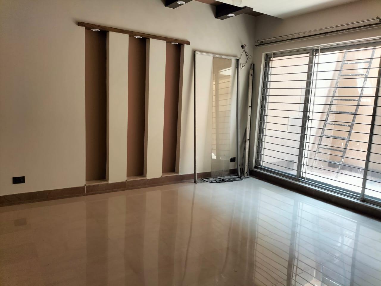 USED 1 KANAL BUNGALOW FOR SALE IN DHA LAHORE PHASE 3