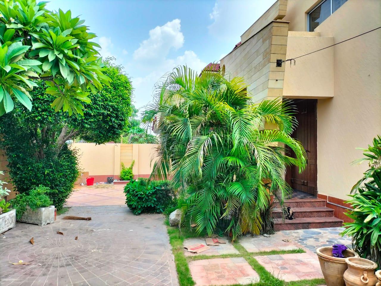 USED 1 KANAL BUNGALOW FOR SALE IN DHA LAHORE PHASE 3