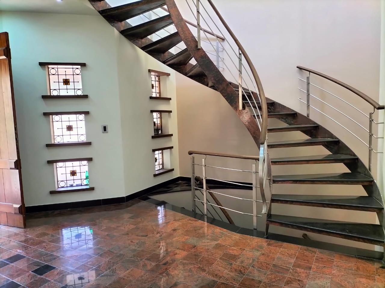 USED 1 KANAL BUNGALOW FOR SALE IN DHA LAHORE PHASE 3