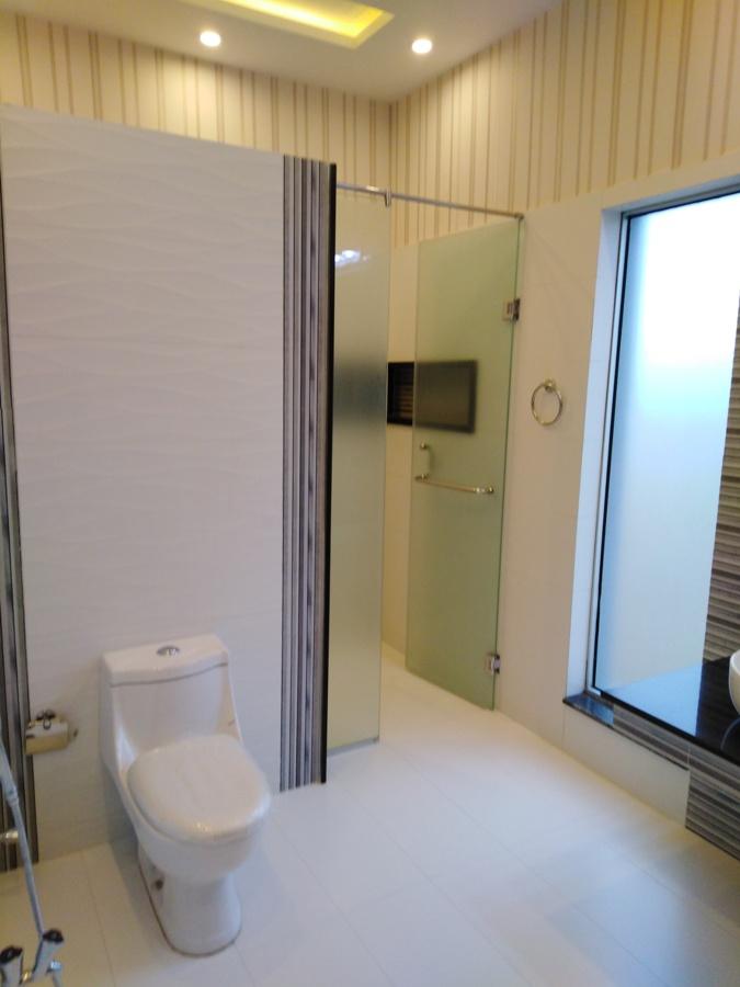 1Kanal Spanish Bungalow 4 years old DHA Phase 6
