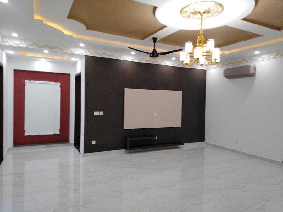 1Kanal Spanish Bungalow 4 years old DHA Phase 6
