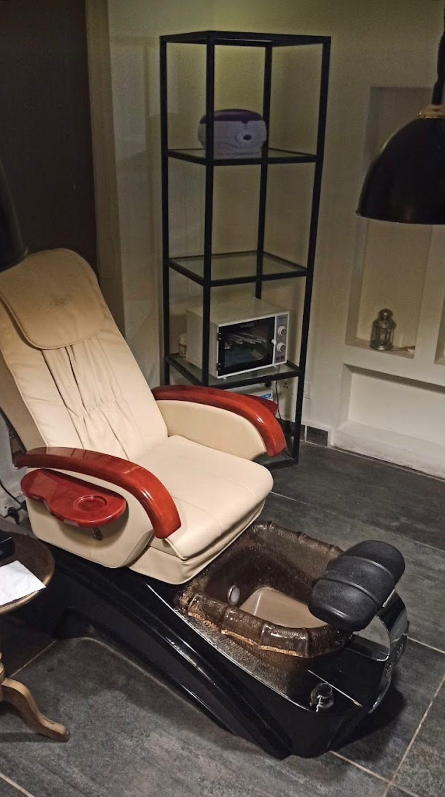 Commercial Building/Plaza for Sale with Rental income